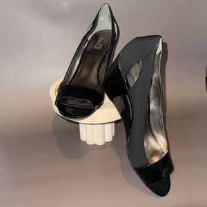 9&Co Black Patent Peep-Toe Wedges Side Cutouts Size 9 1/2 Excellent Condition